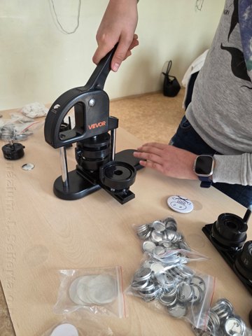 Making badges with a badge press